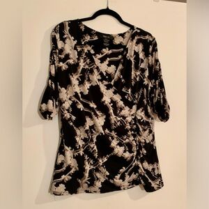 🌻070 NWOT STYLE & Co. Faux wrap plus top